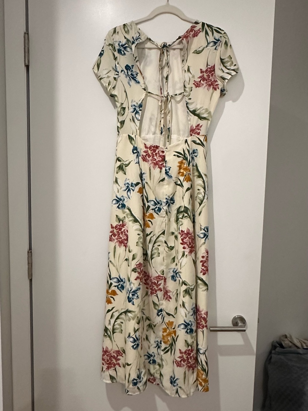 Lulu’s Positively Pretty Ivory Floral Print Tie-Back Midi Dress - Picture 4 of 5